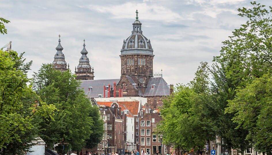 amsterdam church near canal